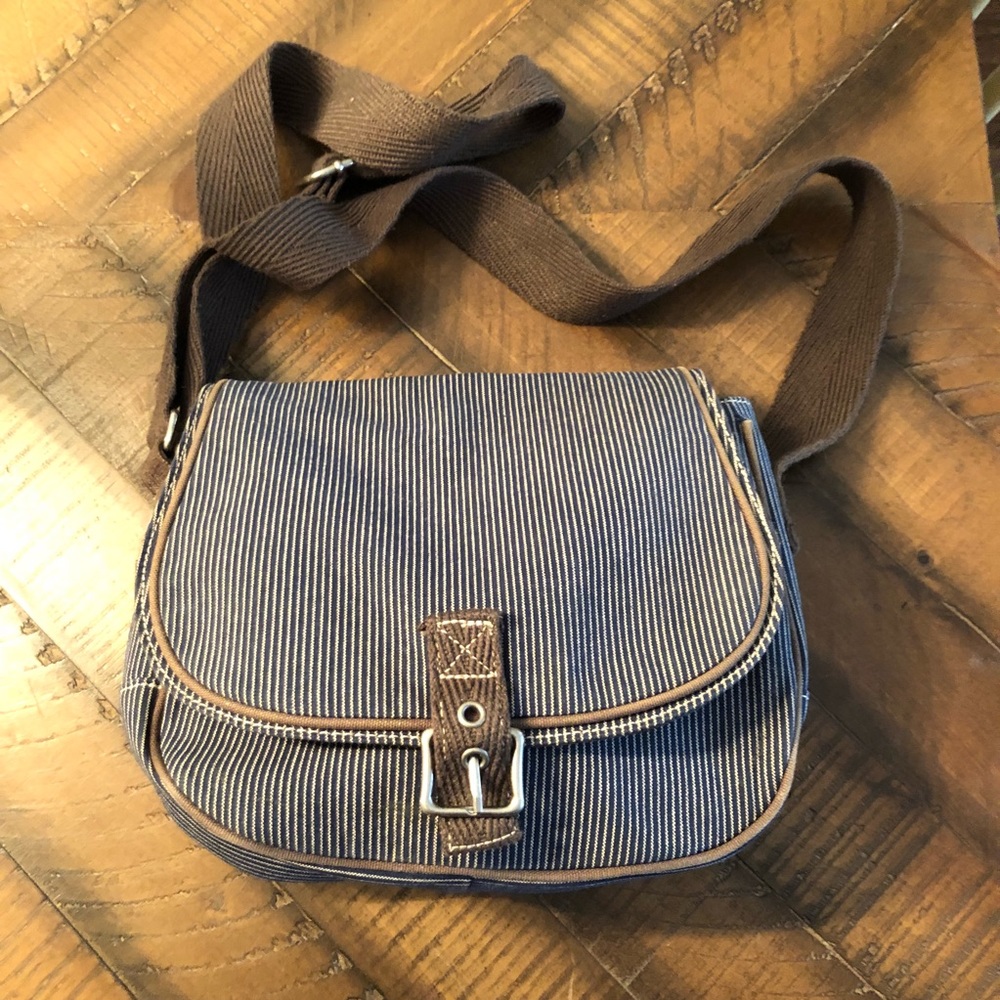 Thirty-one crossbody bucket style bag